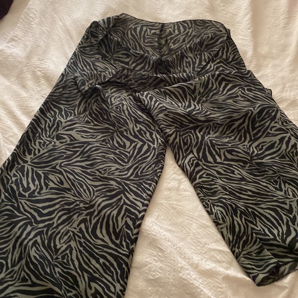 Ladies zebra print pants with tie waist - Picture 3 of 4